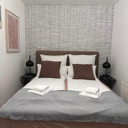 Semesterbostad Luxx Downtown - Design-apartment Zentral Im Ort