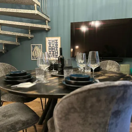 Semesterbostad Luxx Downtown - Design-apartment Zentral Im Ort