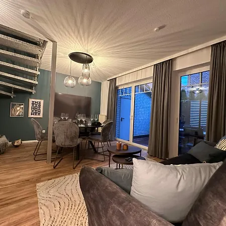 Semesterbostad Luxx Downtown - Design-apartment Zentral Im Ort