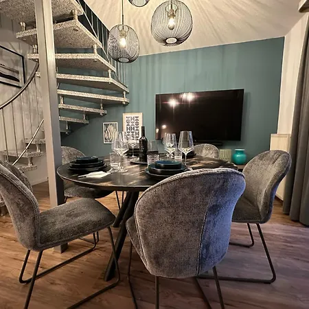 Semesterbostad Luxx Downtown - Design-apartment Zentral Im Ort